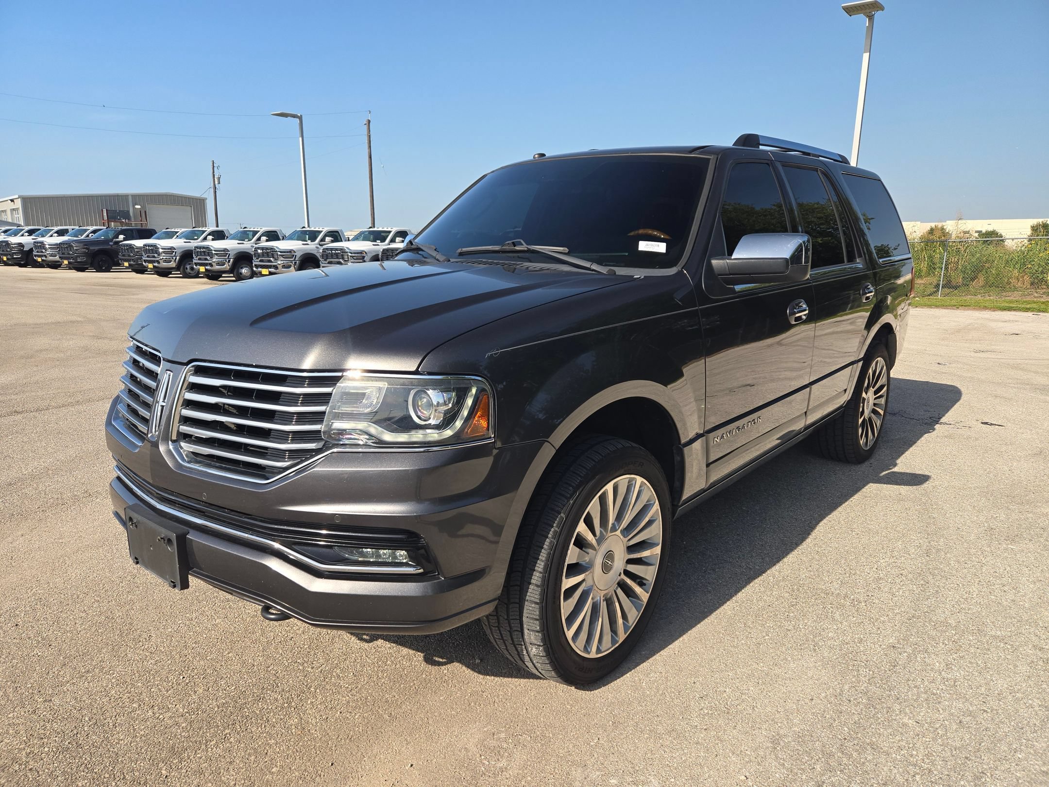 Used 2016 Lincoln Navigator Select RWD image 7