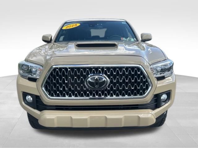 Used 2018 Toyota Tacoma TRD Sport AWD/4WD image 8