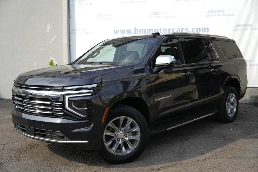 Used 2025 Chevrolet Suburban Premier AWD/4WD image 2