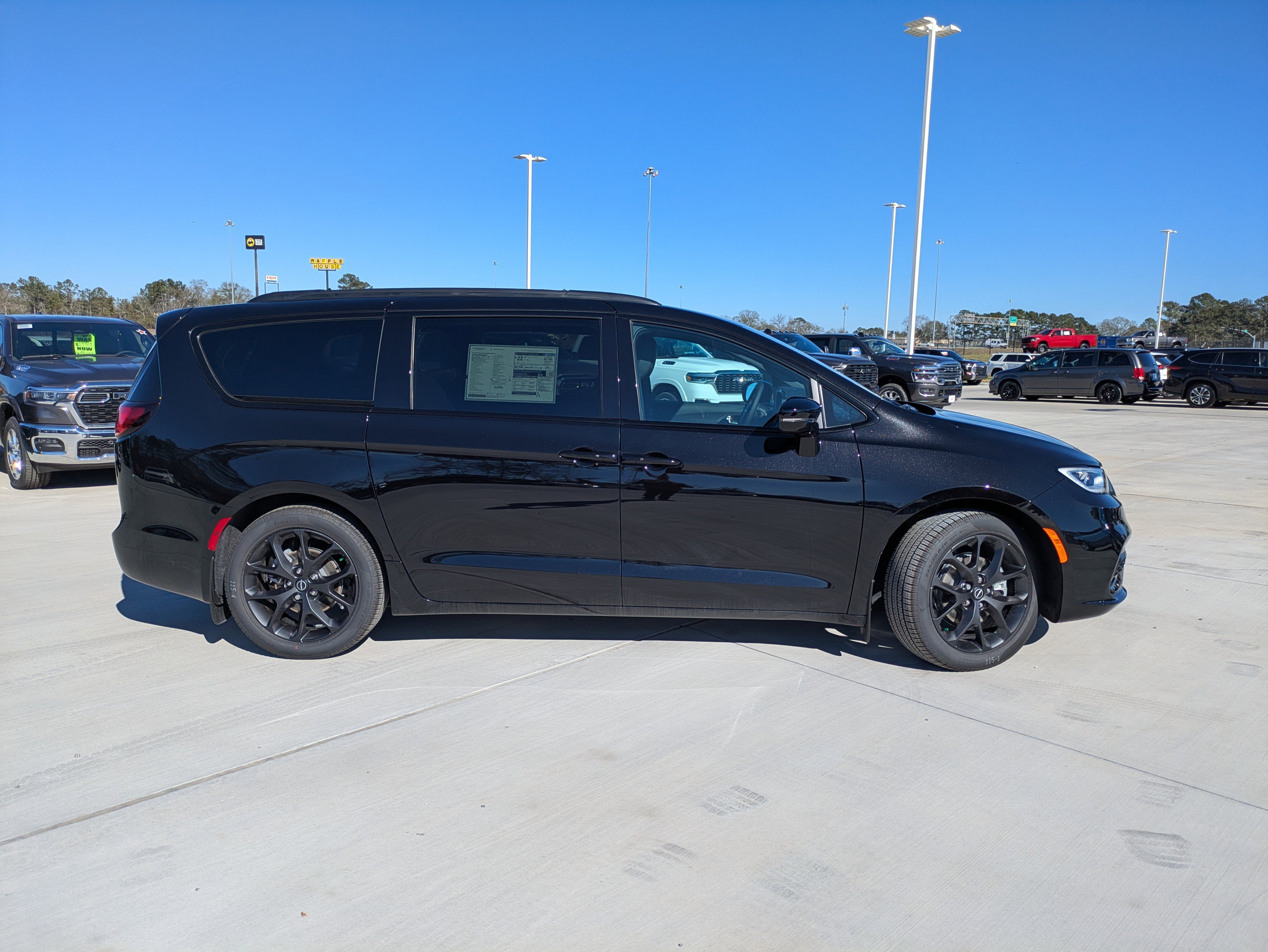 New 2026 Chrysler Pacifica Select w/ S Appearance Package FWD image 8