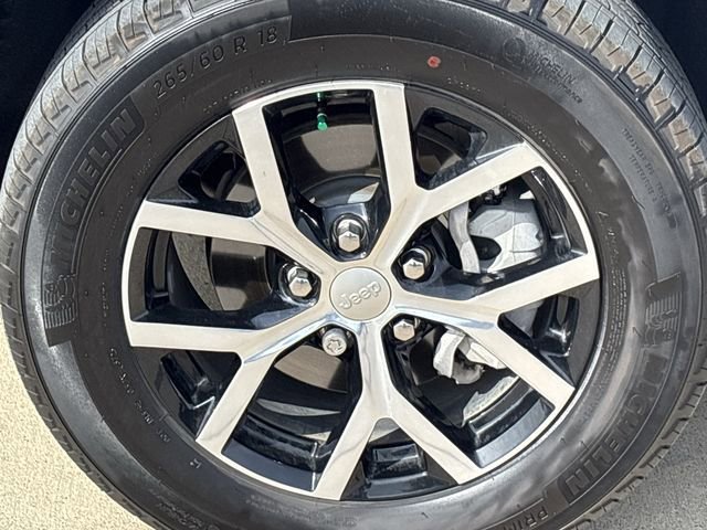 Used 2025 Jeep Grand Cherokee Limited RWD image 10