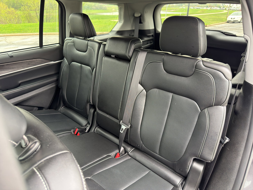 Used 2023 Jeep Grand Cherokee L Limited w/ Luxury Tech Group II AWD/4WD image 36
