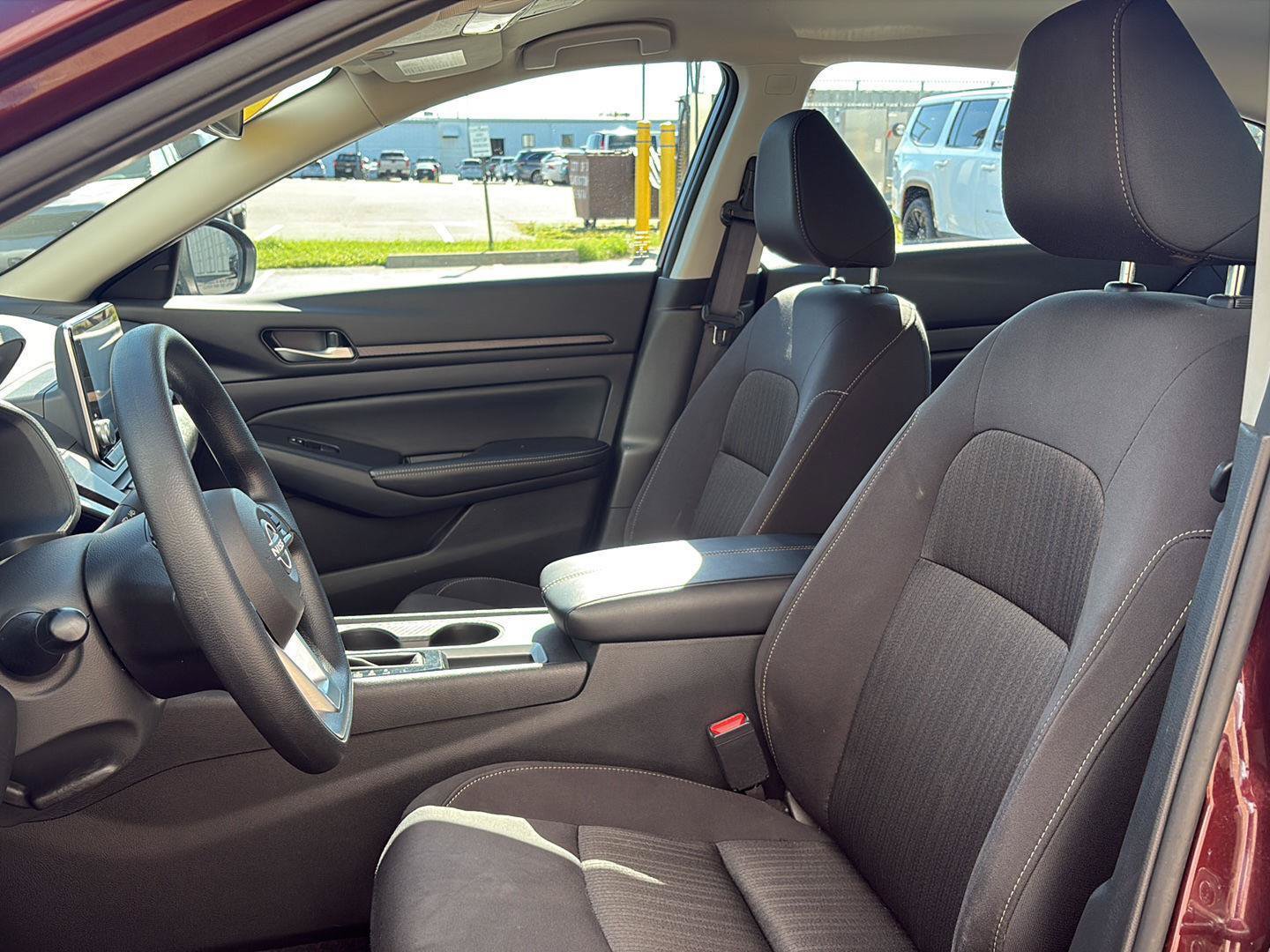 Used 2025 Nissan Altima 2.5 SV FWD image 6