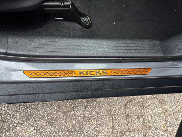 Used 2019 Nissan Kicks SV FWD image 18