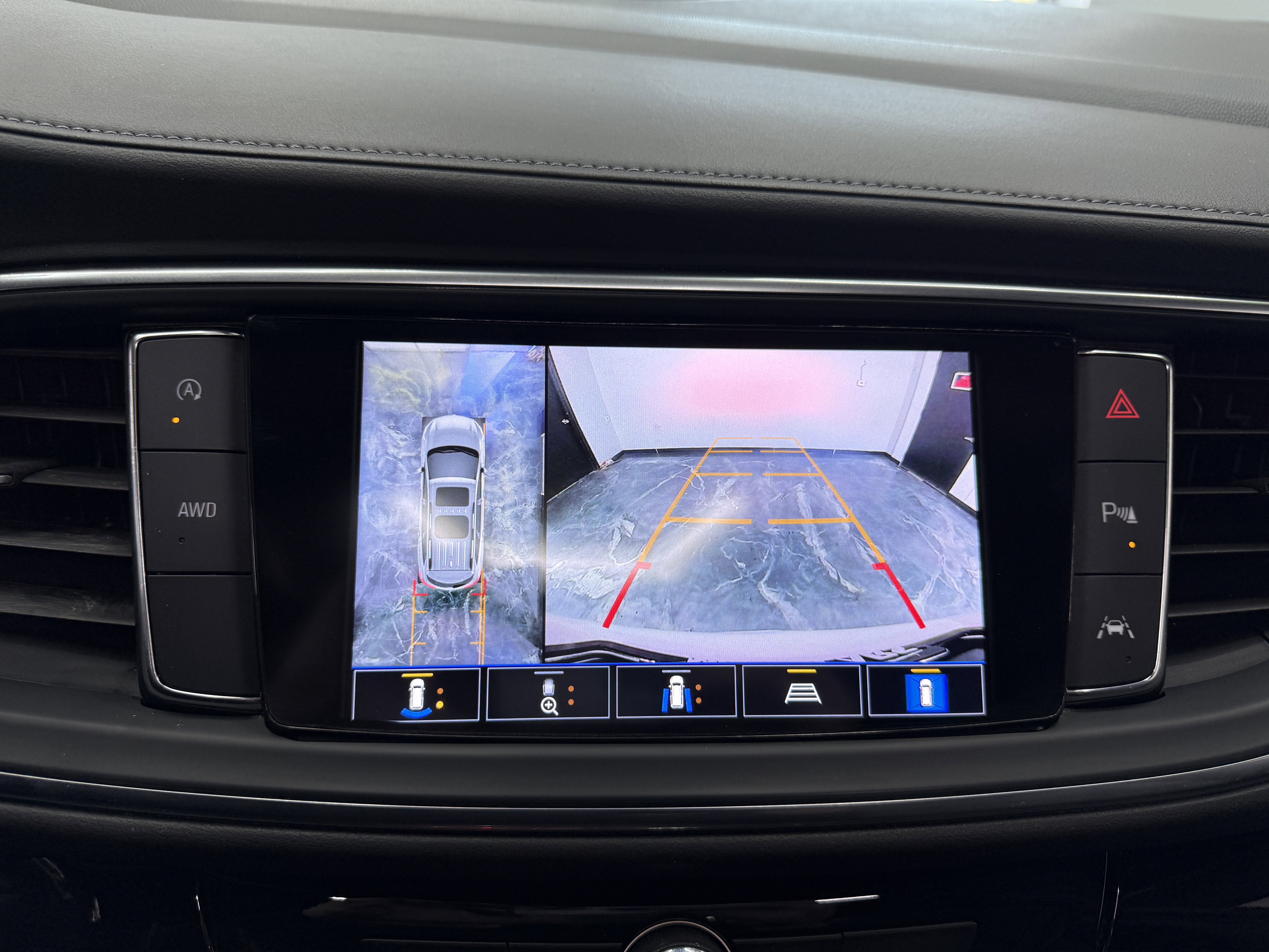 Used 2023 Buick Enclave Avenir image 22