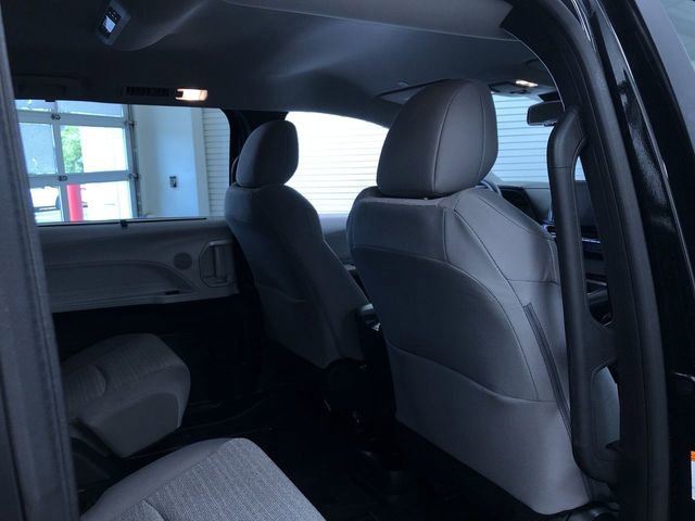 Certified 2026 Toyota Sienna LE FWD image 21
