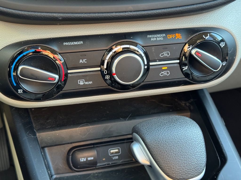 Used 2023 Kia Soul LX image 20