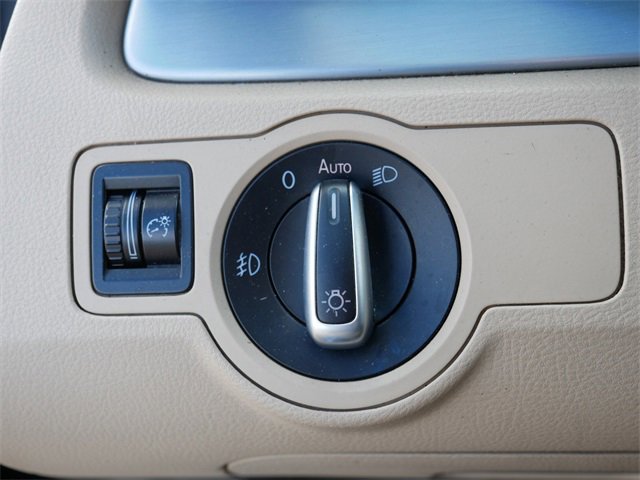 Used 2013 Volkswagen CC Lux image 24