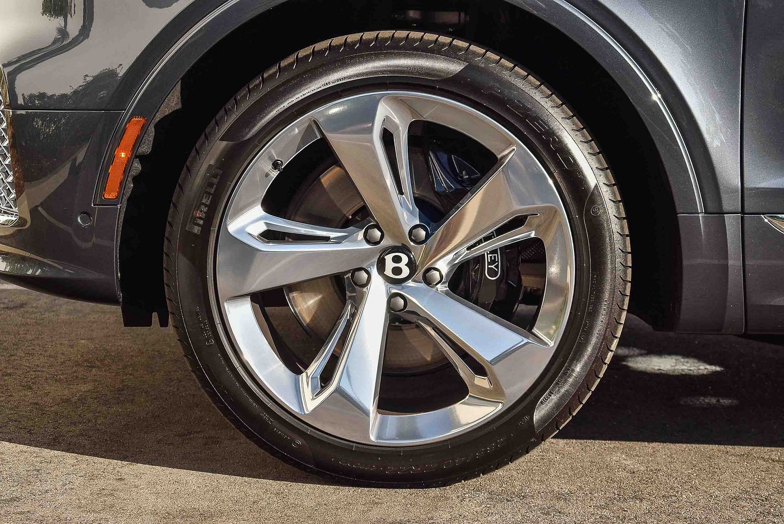 Used 2025 Bentley Bentayga Extended Wheelbase image 6