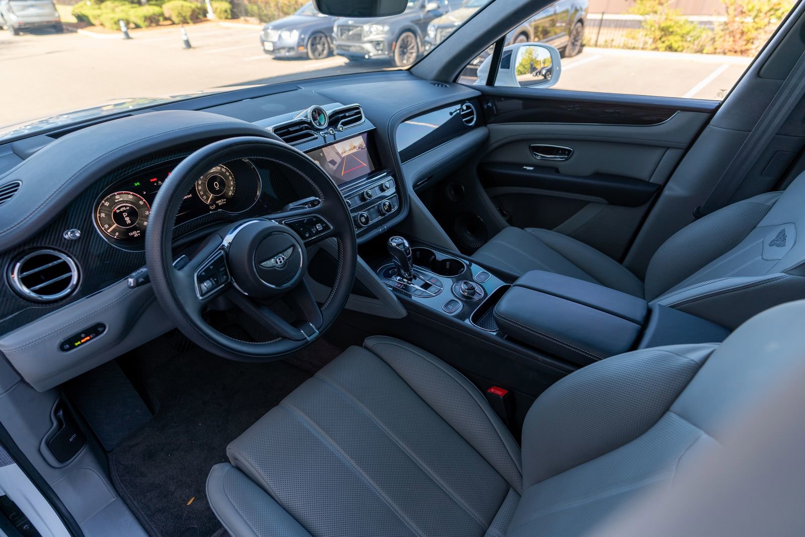 Used 2025 Bentley Bentayga image 21