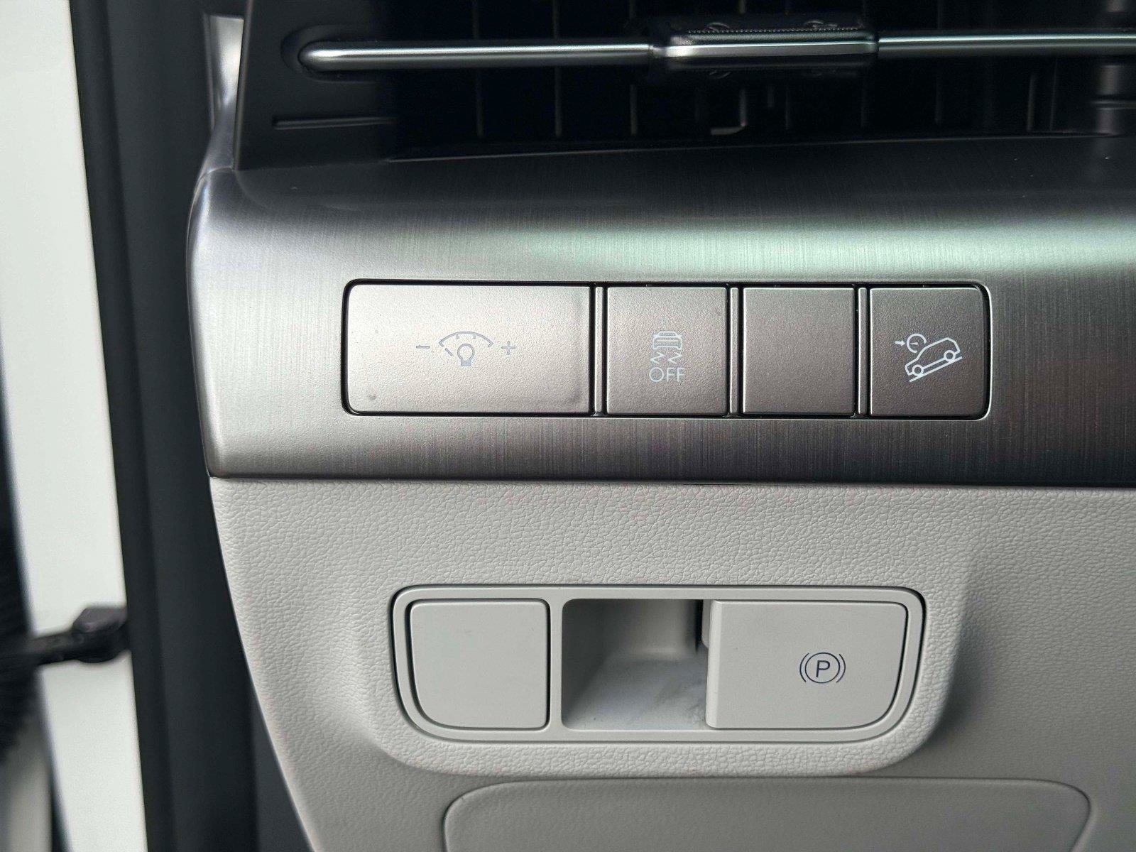 Used 2025 Hyundai Kona SEL FWD image 31