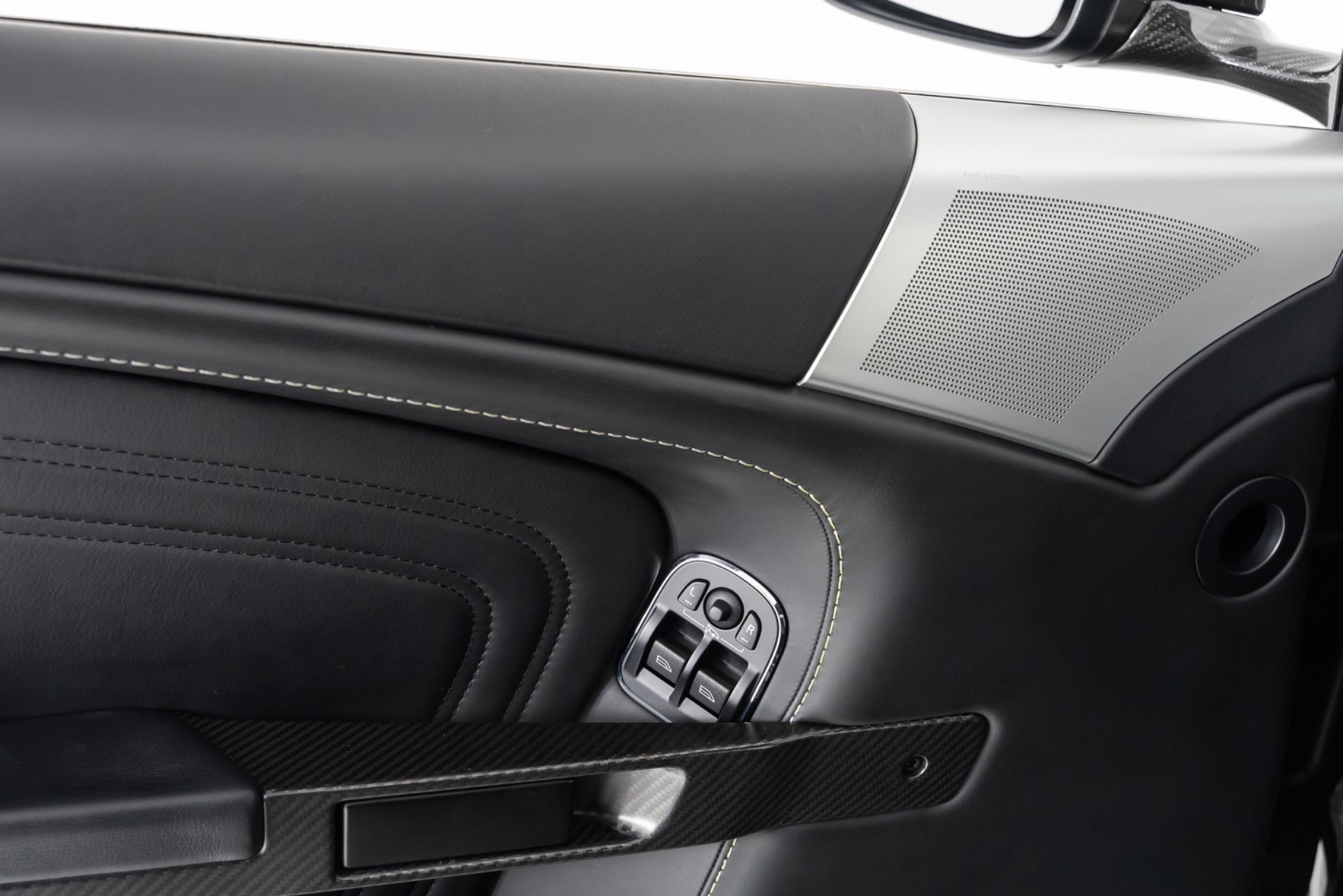 Used 2011 Aston Martin DBS Coupe RWD image 25