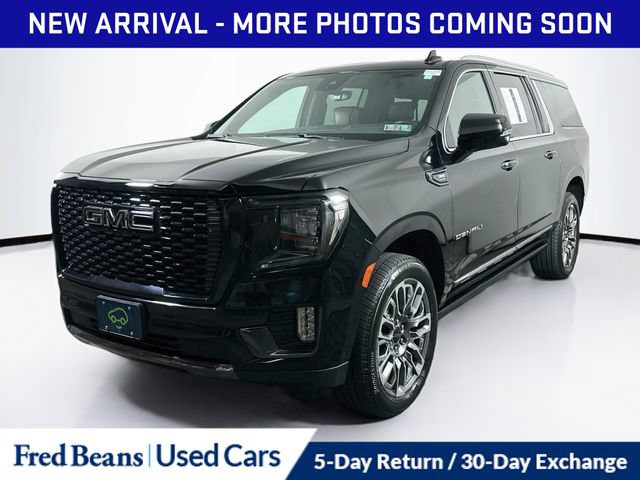 Used 2023 GMC Yukon XL Denali Ultimate AWD/4WD image 3