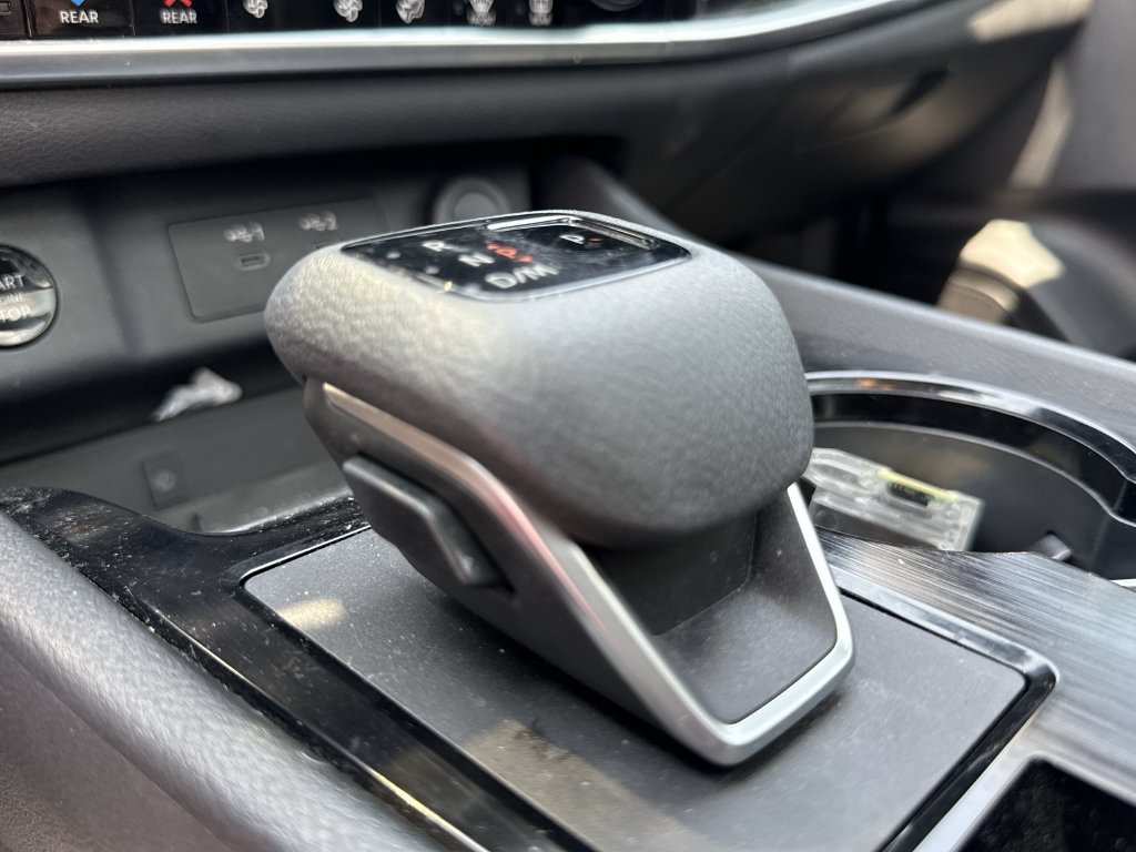Used 2024 Nissan Rogue SL w/ SL Premium Package FWD image 31