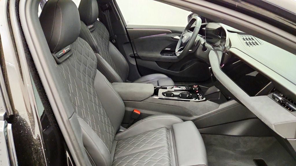 Used 2025 Audi S6 e-tron Premium Plus w/ Premium Plus AWD/4WD image 44