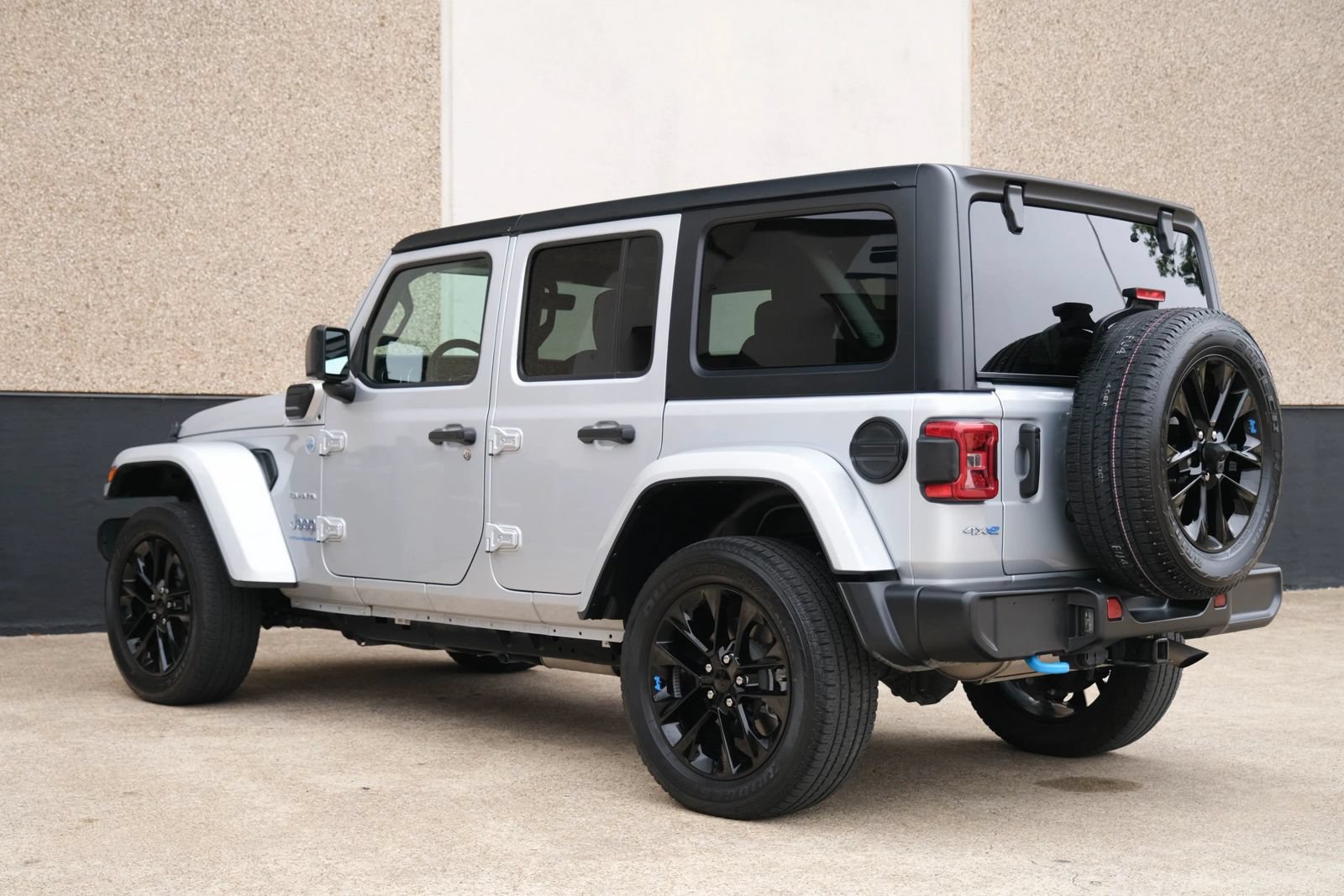 Used 2023 Jeep Wrangler Unlimited Sahara AWD/4WD image 14