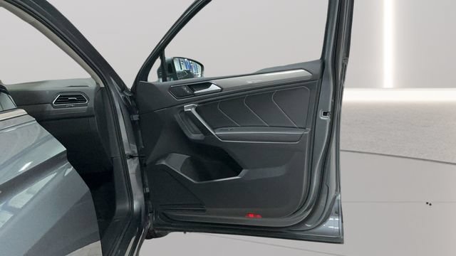 Used 2024 Volkswagen Tiguan SE w/ Panoramic Sunroof Package AWD/4WD image 34