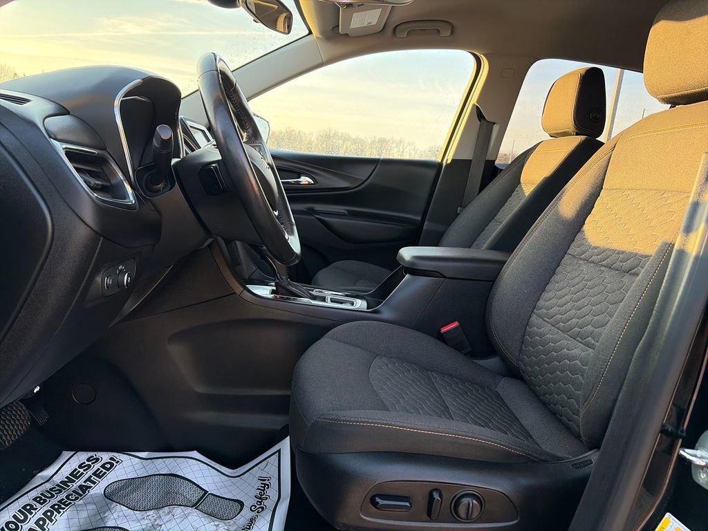 Used 2019 Chevrolet Equinox LT w/ Driver Convenience Package image 19