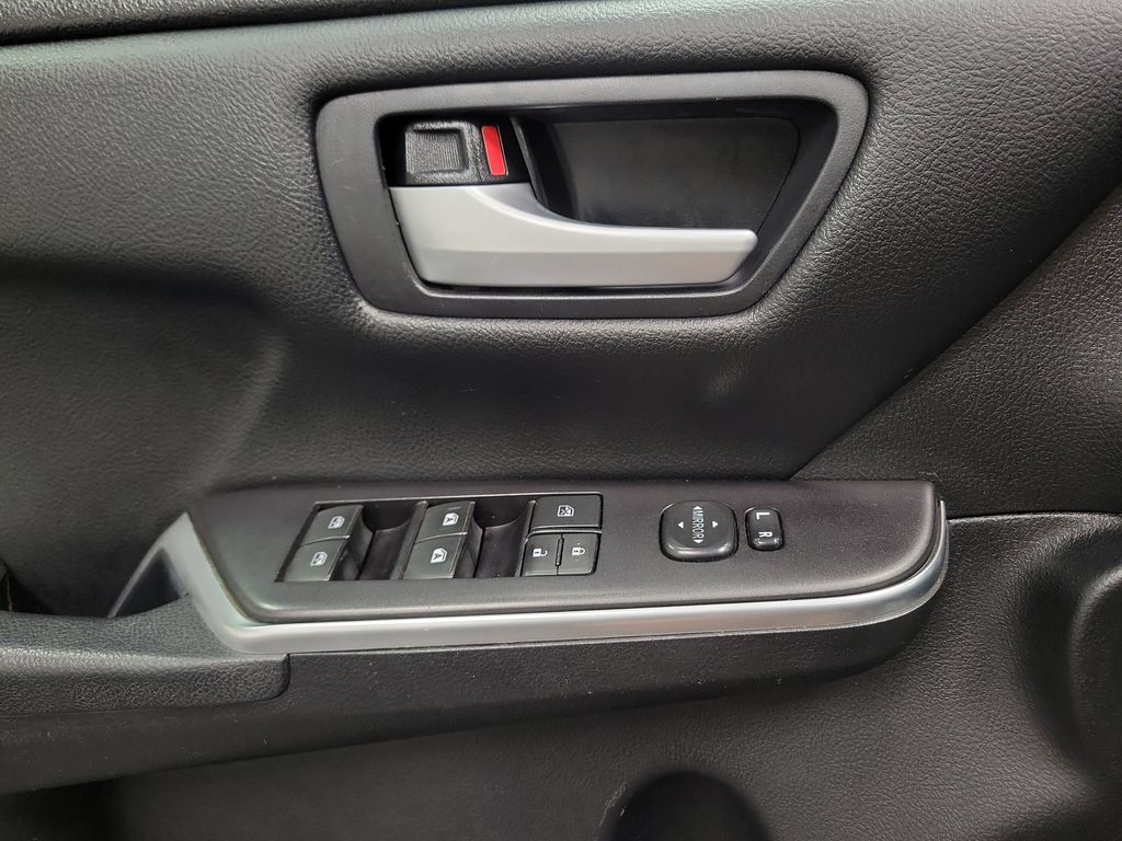 Used 2016 Toyota Camry SE FWD image 21