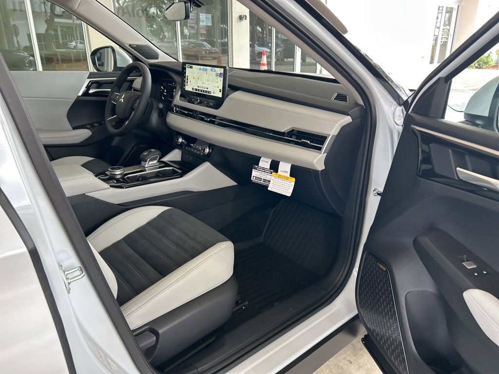 New 2026 Mitsubishi Outlander SE image 22