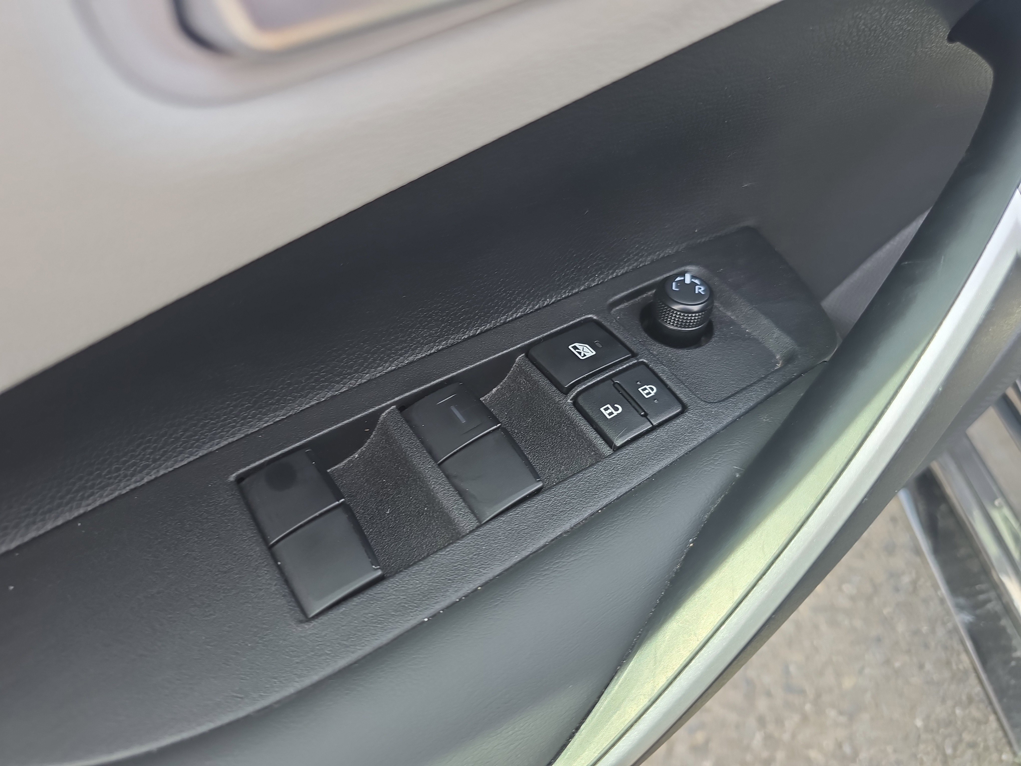 Used 2025 Toyota Corolla FX w/ Convenience Package image 17