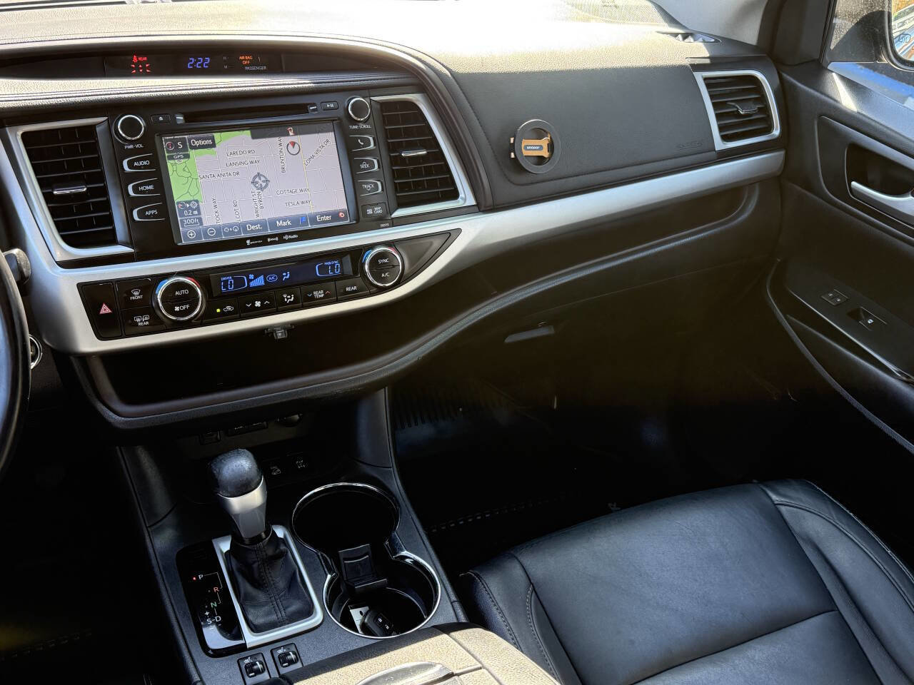 Used 2017 Toyota Highlander XLE image 8