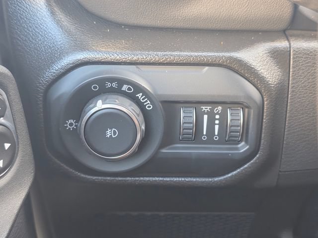 Used 2022 Jeep Wrangler Unlimited Sahara w/ Cold Weather Group AWD/4WD image 31
