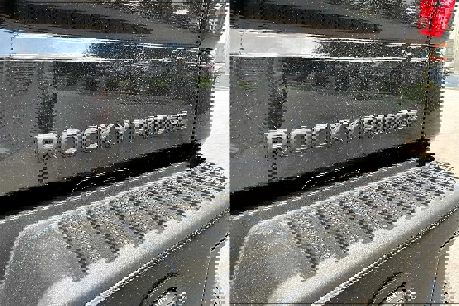 New 2025 GMC Sierra 1500 AT4 w/ AT4 Premium Package image 8