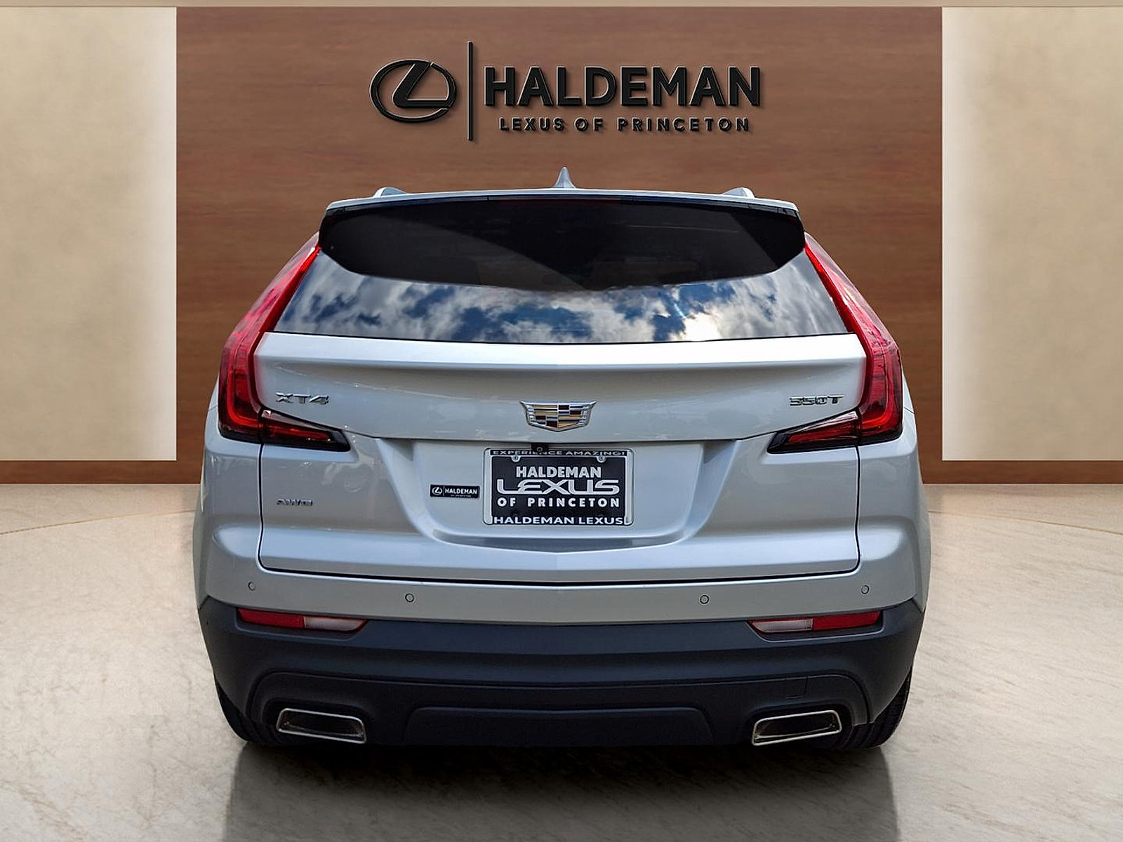 Used 2021 Cadillac XT4 Luxury w/ Cold Weather Package AWD/4WD image 5