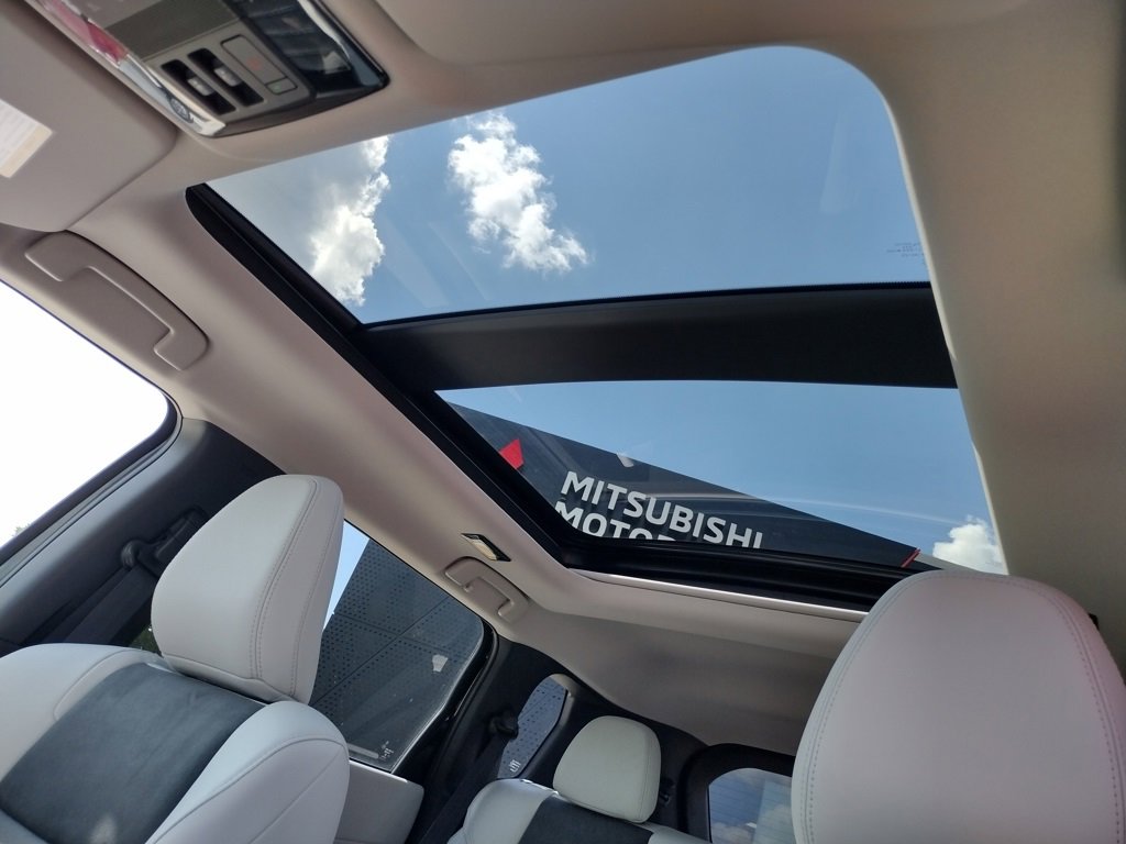 New 2025 Mitsubishi Outlander SE image 33