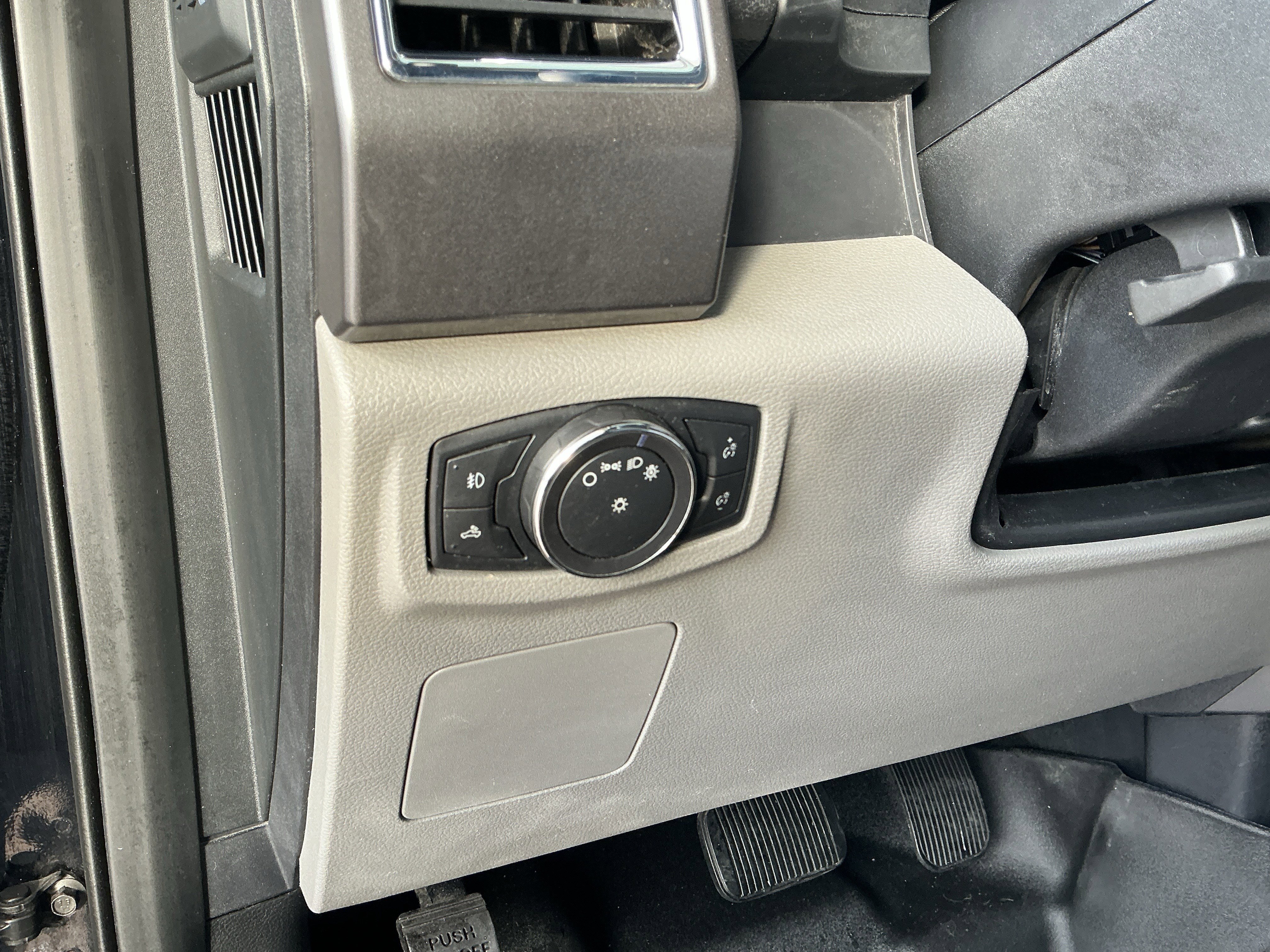 Used 2016 Ford F150 XLT image 26