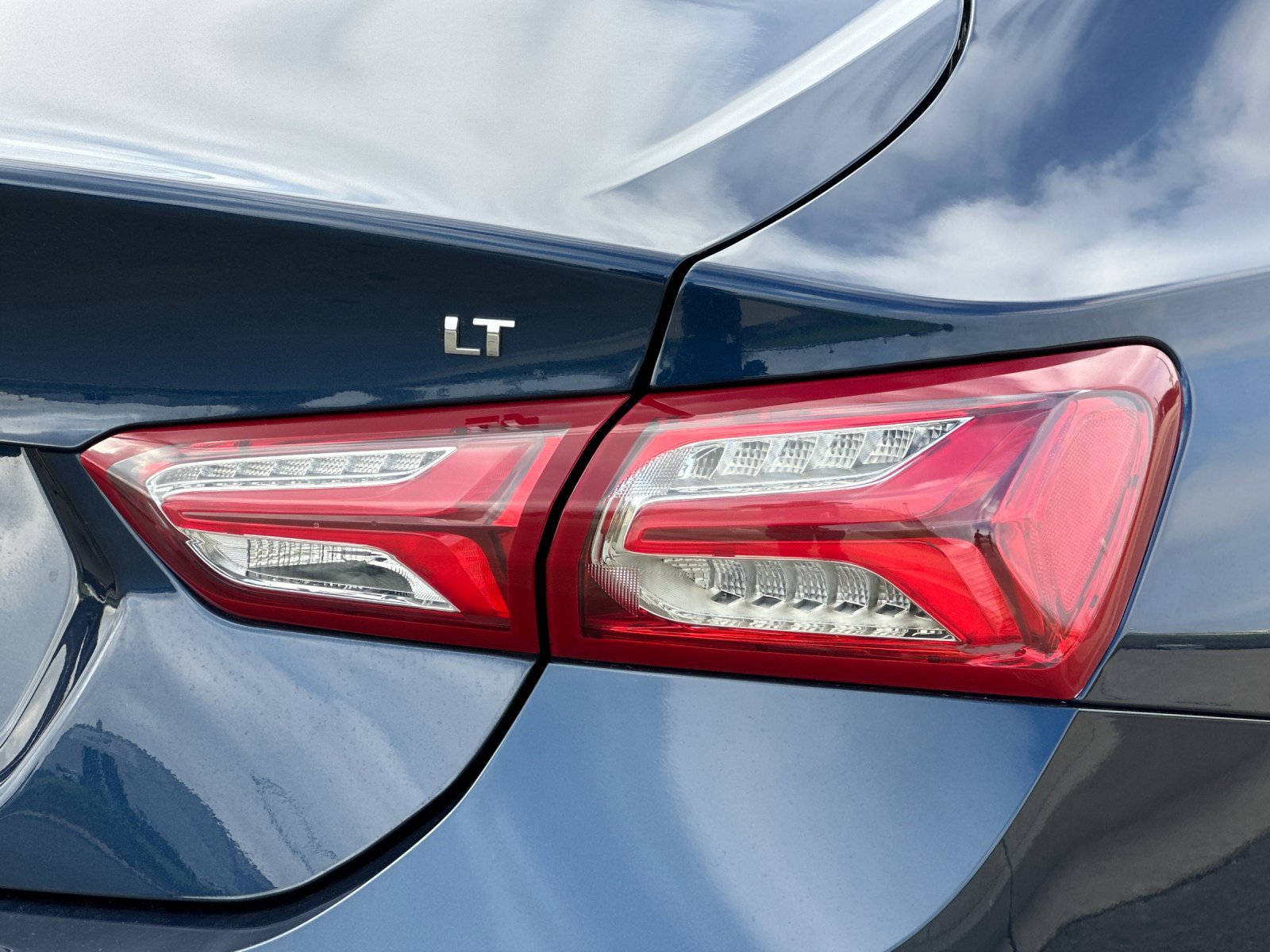 Used 2022 Chevrolet Malibu LT image 32