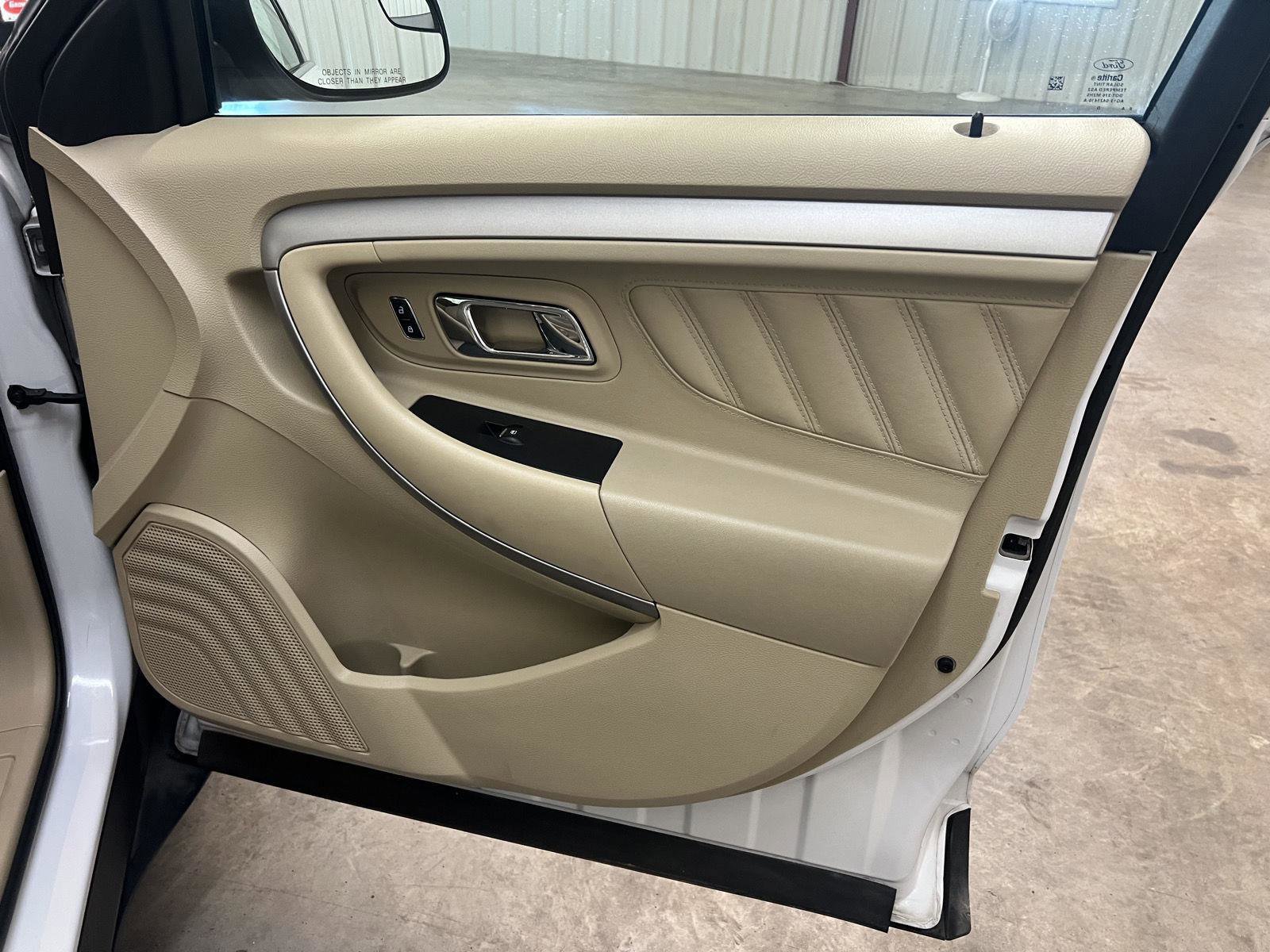 Used 2019 Ford Taurus SE image 24