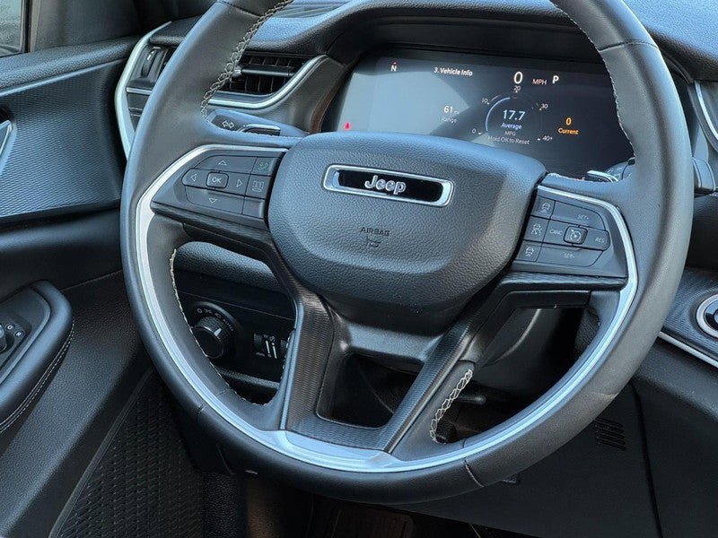 Used 2024 Jeep Grand Cherokee L Laredo AWD/4WD image 12