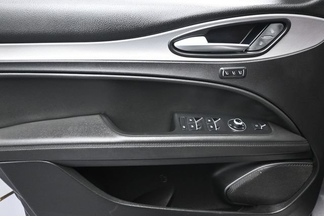 Used 2023 Alfa Romeo Stelvio Veloce AWD/4WD image 7