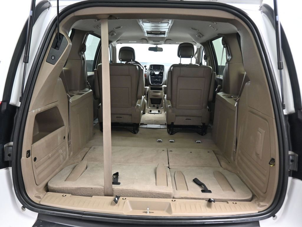 Used 2014 Chrysler Town & Country Touring image 52