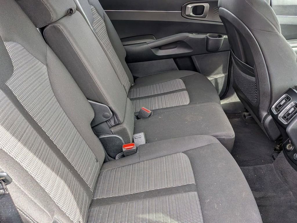 Used 2023 Kia Sorento LX image 26