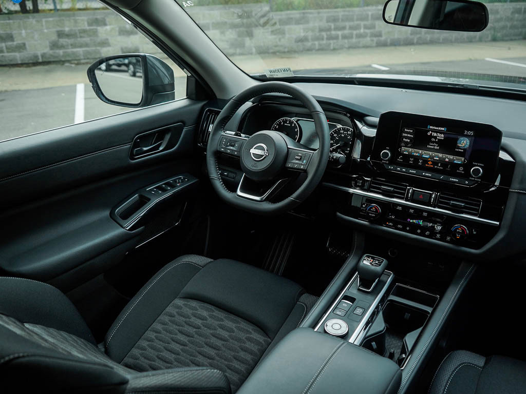 New 2025 Nissan Pathfinder SV image 16