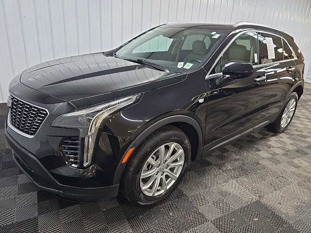 Used 2023 Cadillac XT4 Luxury w/ Cold Weather Package image 8