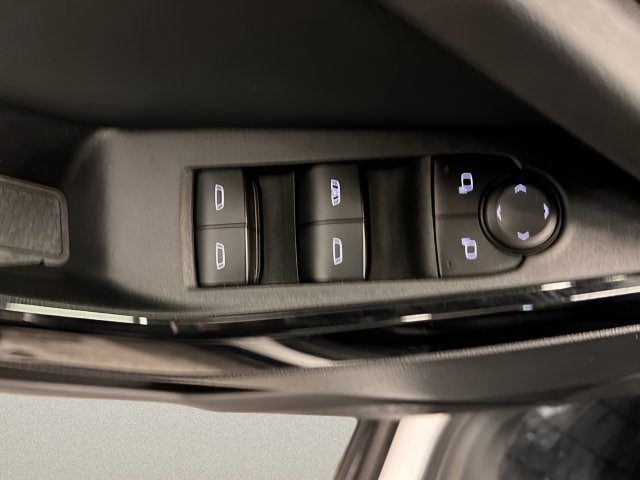 Certified 2025 Chevrolet Equinox LT FWD image 19