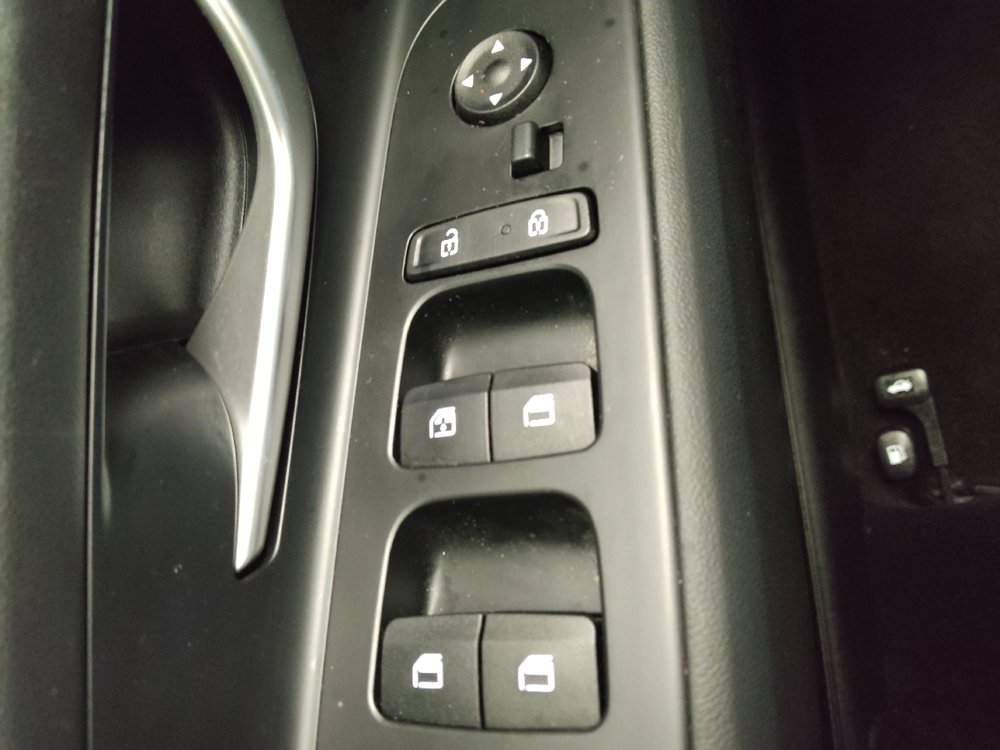 Used 2022 Hyundai Elantra SEL image 27