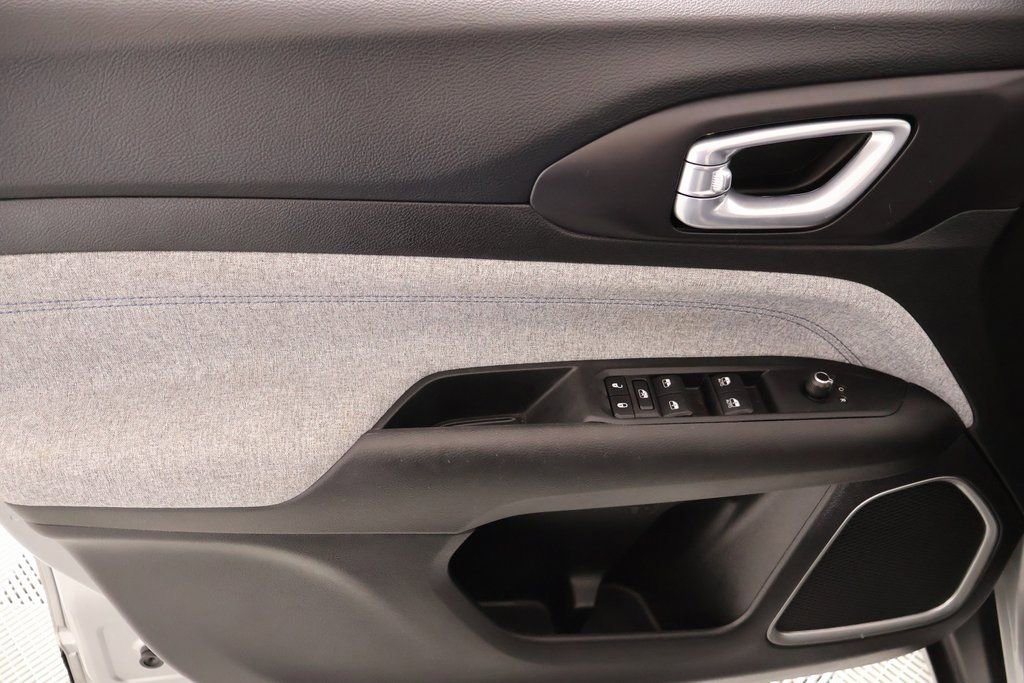 Used 2022 Jeep Compass Latitude image 14