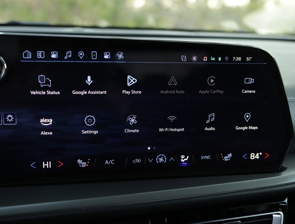 Used 2024 Chevrolet Traverse LT w/ Midnight/Sport Edition image 15