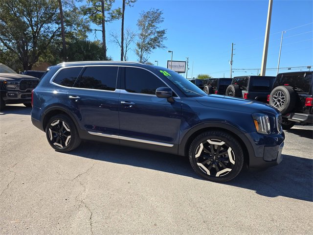 Used 2024 Kia Telluride S w/ S Sunroof Package image 2