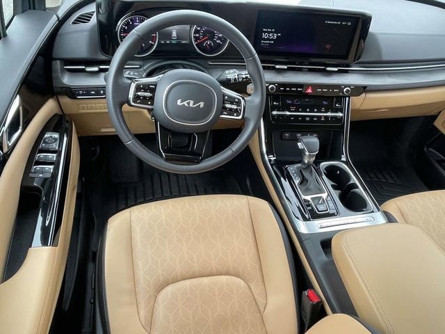 Used 2024 Kia Carnival EX image 13