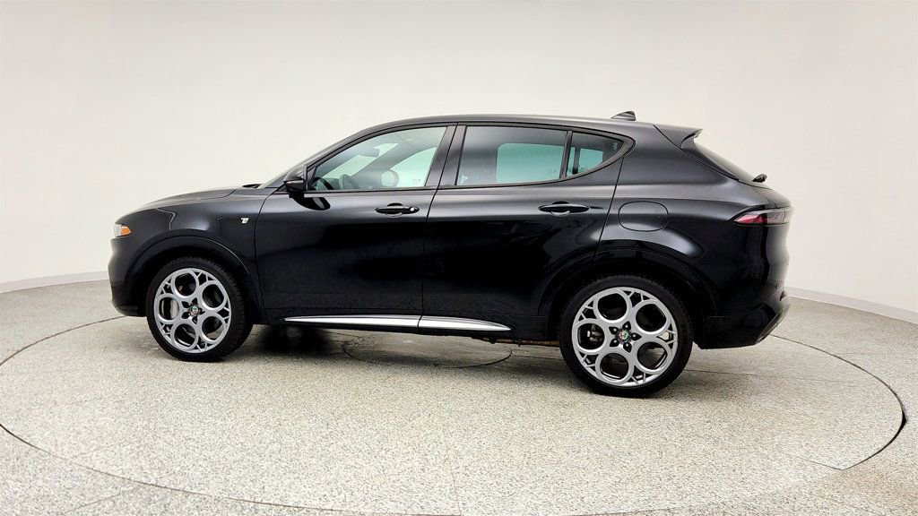 Used 2024 Alfa Romeo Tonale Ti w/ Premium Interior Package image 8