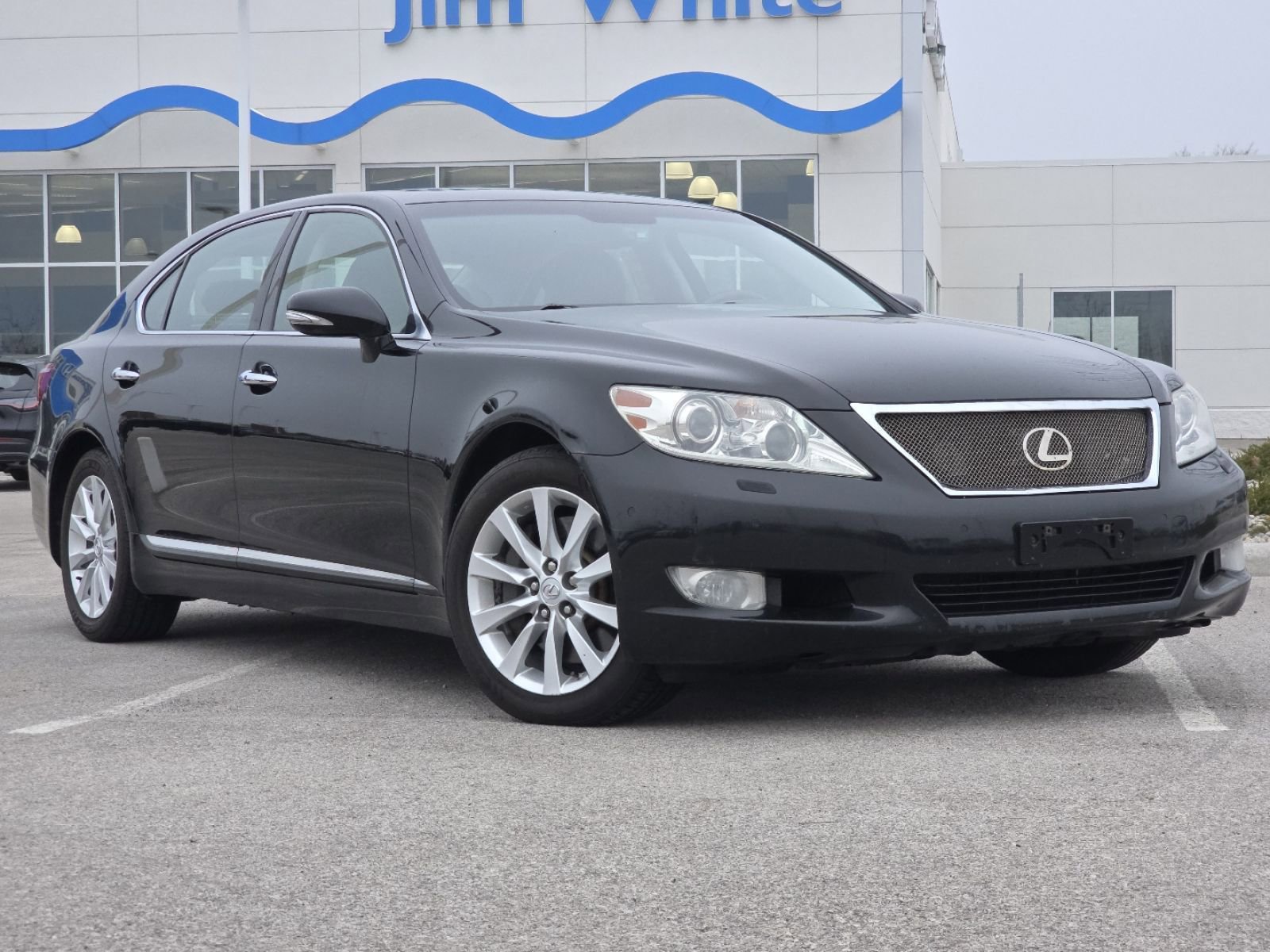 Used 2011 Lexus LS 460 L w/ Luxury Pkg image 2