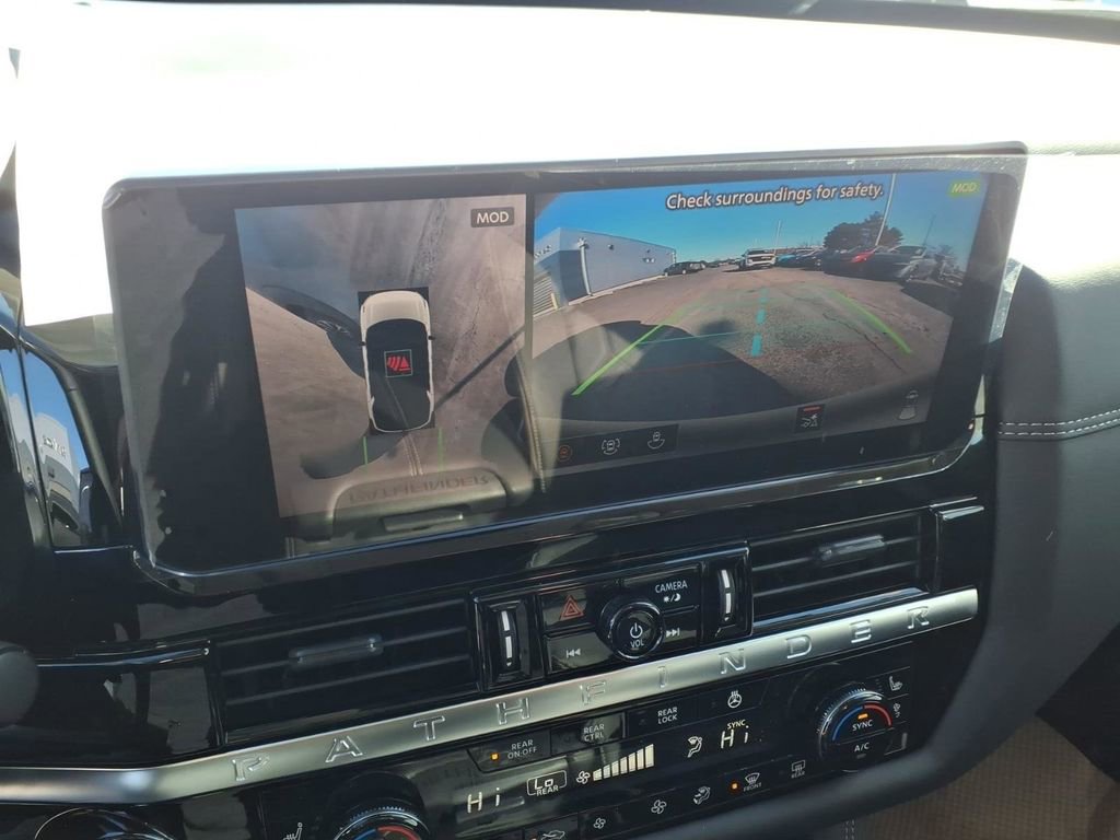 New 2026 Nissan Pathfinder SL image 10