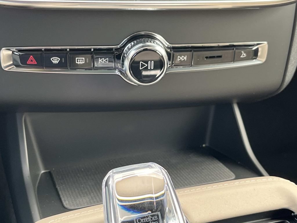 Certified 2026 Volvo XC90 B6 Plus AWD/4WD image 30