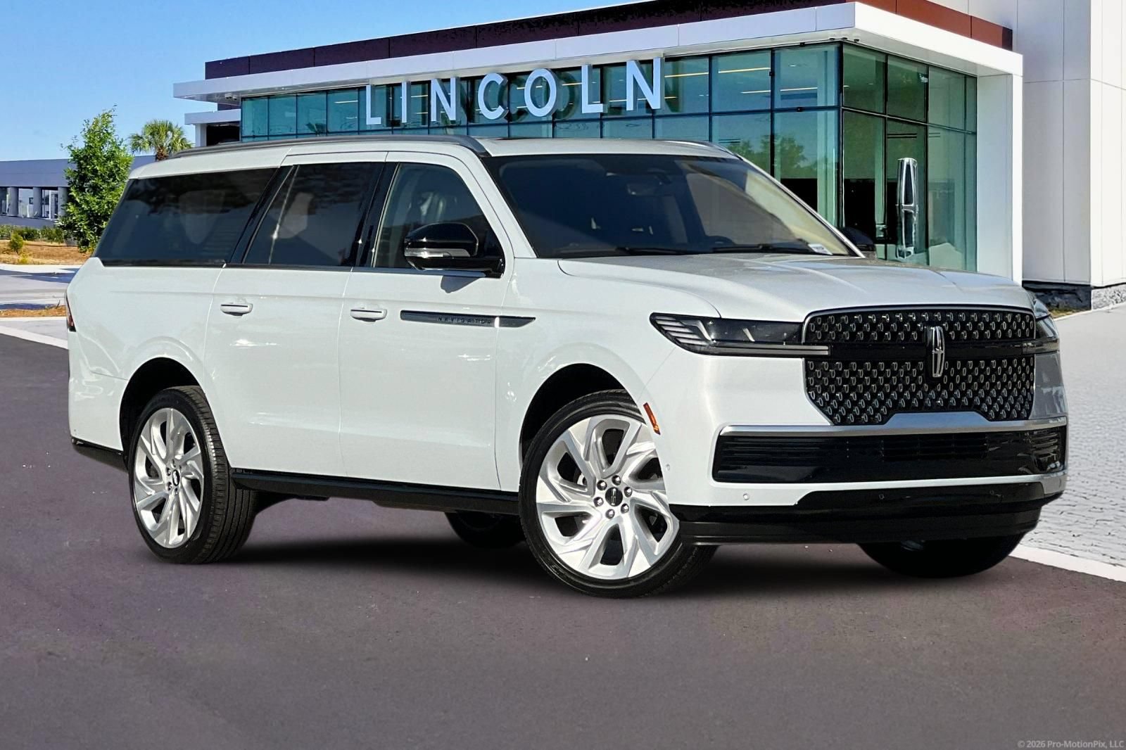 Certified 2025 Lincoln Navigator L Reserve AWD/4WD image 2